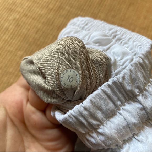 Lululemon white Hotty hot shorts low rise 4” - Picture 3 of 3